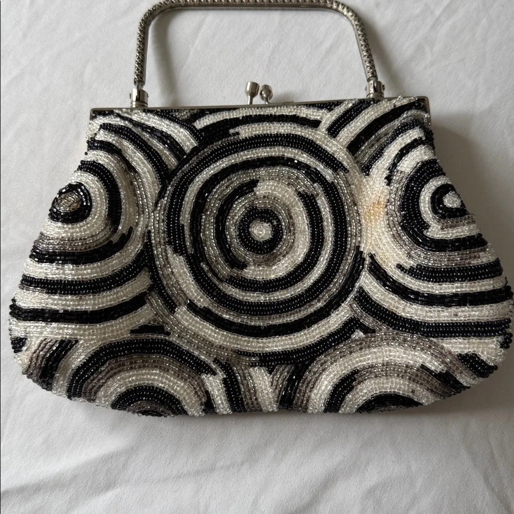Vintage Delill Black and White Beaded Handbag with kiss lock